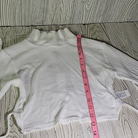 Pretty Little Thing White Long Sleeve Ribbed Crop Sweater Top With Open Back NEW - Picture 5 of 11